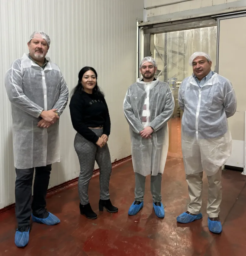 ProEcuador destaca la calidad y seguridad alimentaria en su visita a las instalaciones de la Perla del Pacífico en Madrid