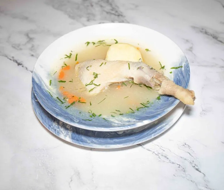 CALDO DE GALLINA